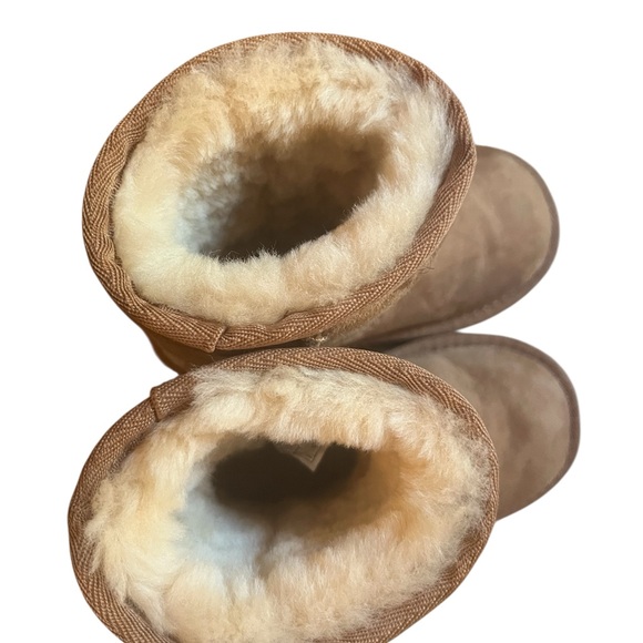 UGG Classic II Toddler Boots Size 9 - Picture 5 of 7